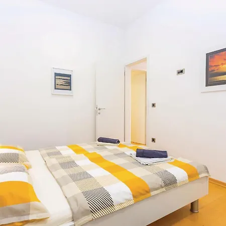 Awesome In With Wifi Apartment Crikvenica